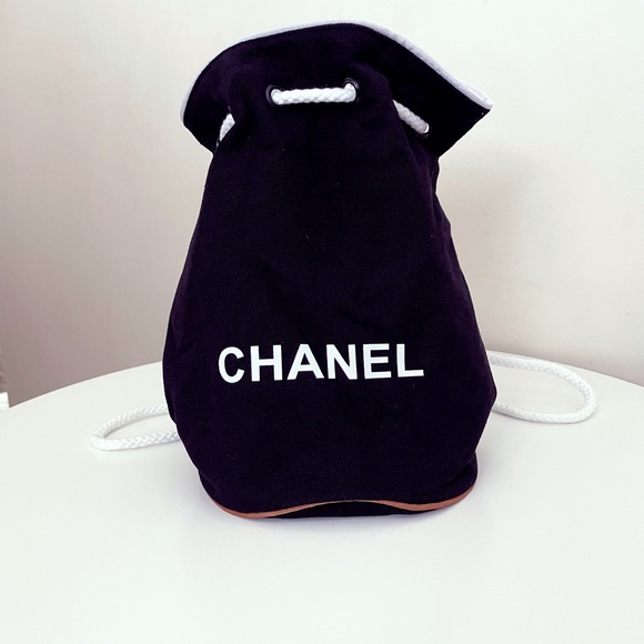 CHANEL Bucket Drawstring Shoulder Bag (Small Size) - Picture 2 of 6